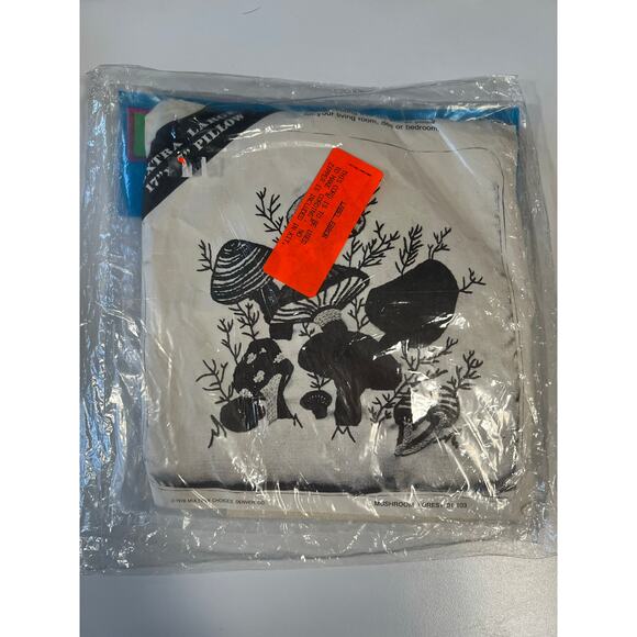 1976 Crewel Mushroom 17” Pillow Kit Unopened - Picture 3 of 9